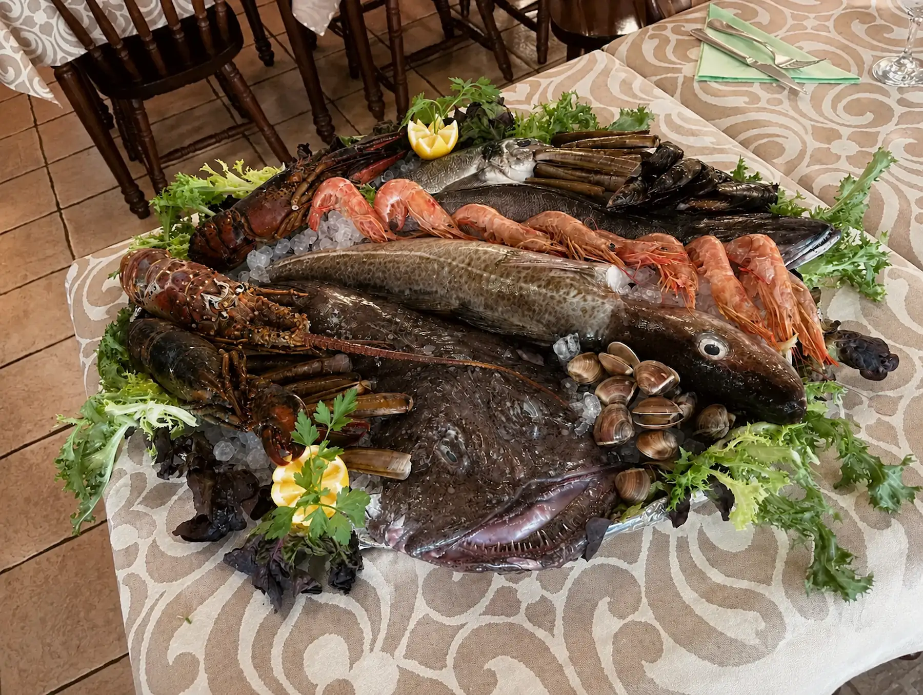 Mariscada y parrillada de marisco en Blanes, en Mesón de los Arcos
