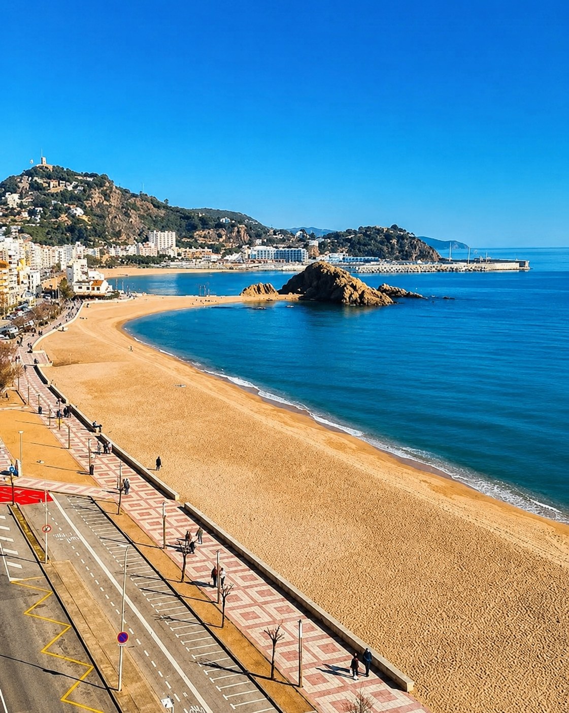 Paseo marítimo cerca de la playa de Blanes en la Costa Brava